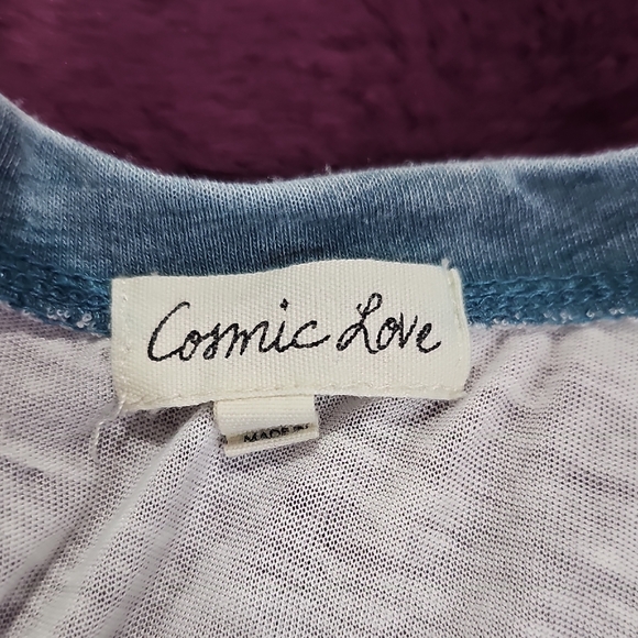 Casual Blue and White Graphic Tee - Picture 5 of 6